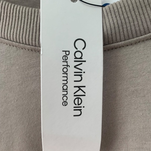 Calvin Klein Performance Logo Cropped Shirt - Picture 3 of 7